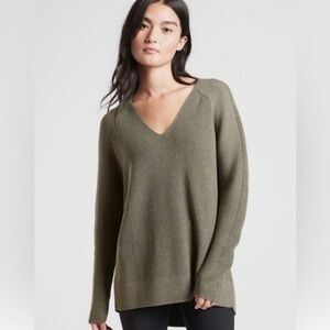 Athleta Hanover V-neck Sweater Merino Wool Chunky Knit Medium